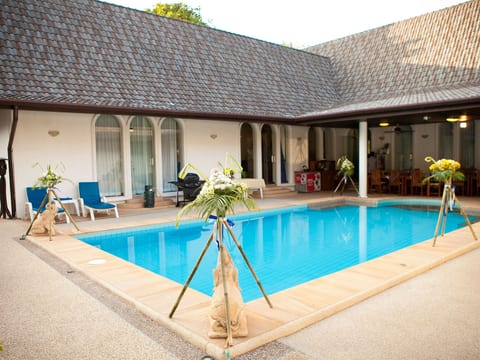Angenehmes Ferienhaus in Chalong mit privatem Pool