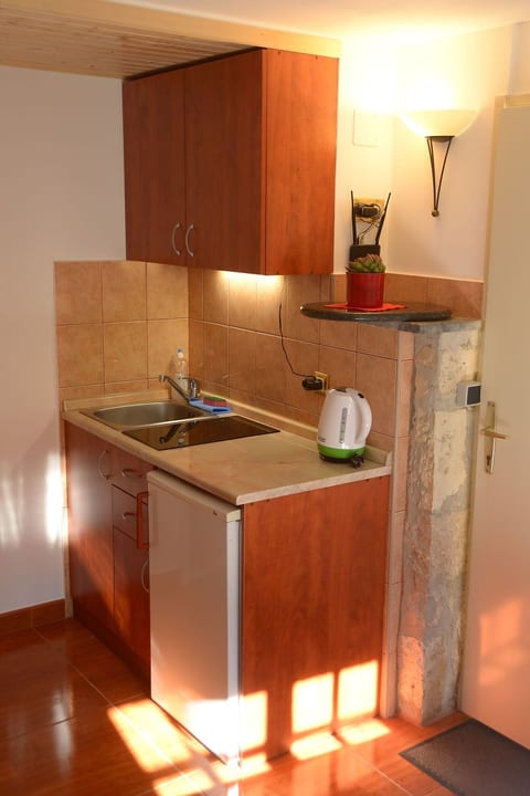 Kleine Wohnung in Omiš mit Privatem Balkon
