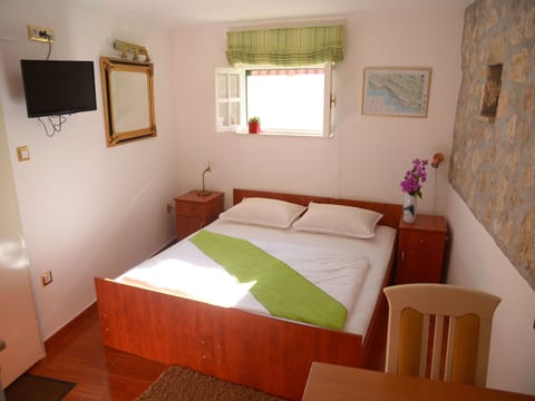 Kleine Wohnung in Omiš mit Privatem Balkon
