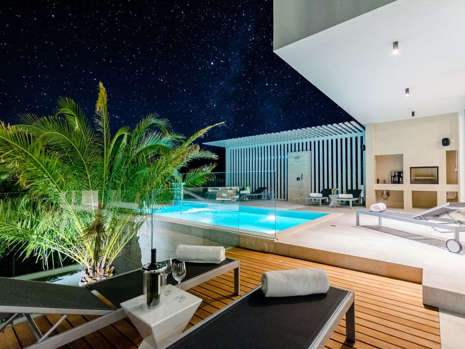 Hermosa casa de vacaciones en Sutivan con piscina privada - Sutivan