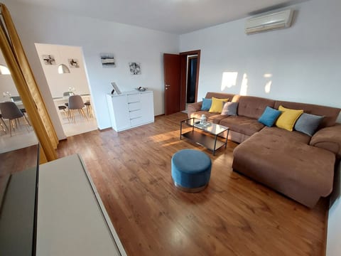 Appartement in Barbat mit Großer Terrasse