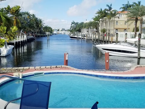 Gemütliches Duplex mit Blick auf das Wasser, in
