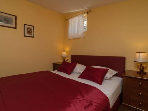 Große Ferienwohnung in Omiš mit Privatem Balkon