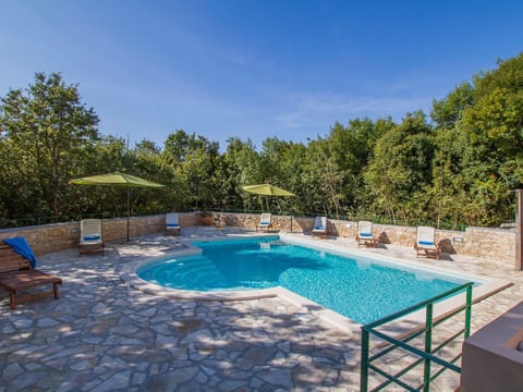 Familiäre 5-Schlafzimmer-Villa mit Gemeinschaftspools