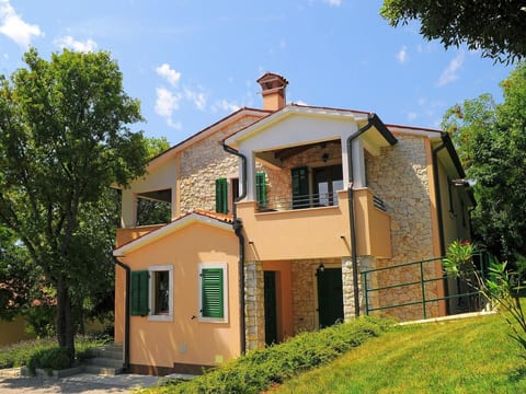 Familiäre 5-Schlafzimmer-Villa mit Gemeinschaftspools