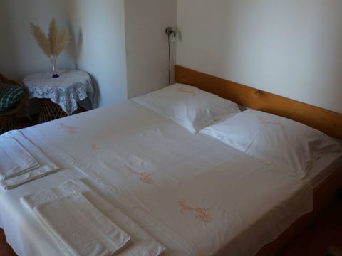 Wohnung in Sveta Nedilja mit privatem Parkplatz