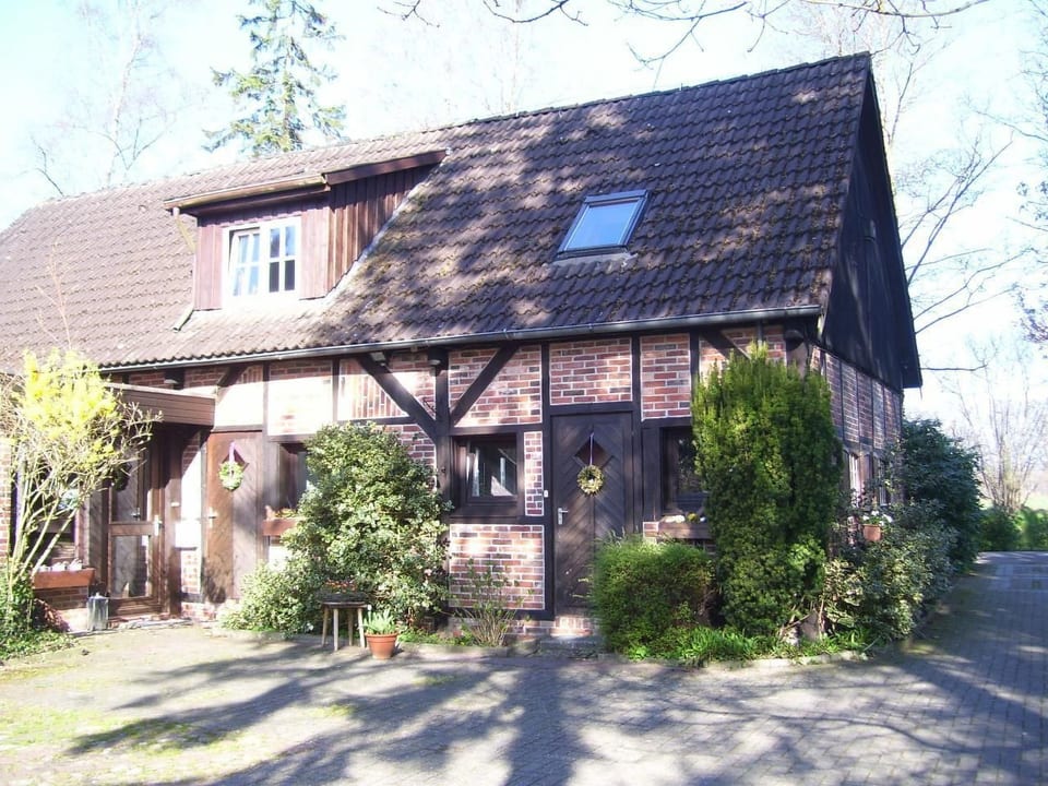 Große Ferienwohnung mit Garten, Grill und Terrasse - Wiefelstede