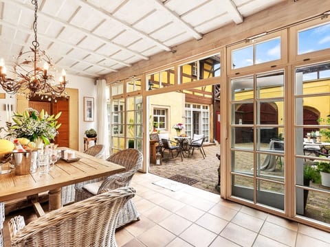Villa mit Garten, Grill und Terrasse