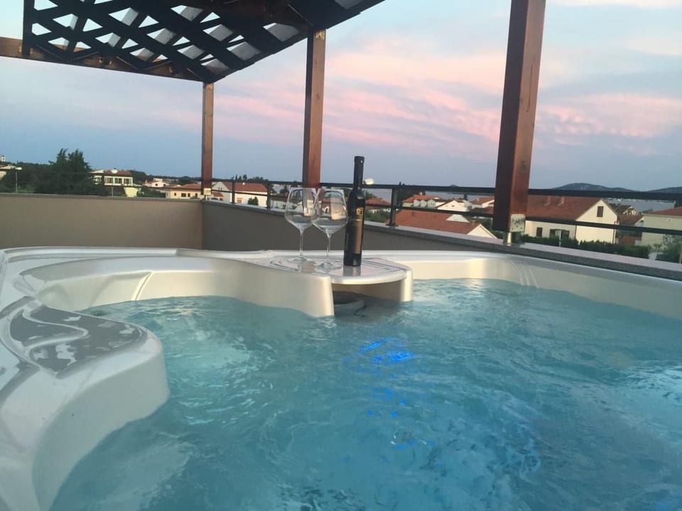 Komfortable Wohnung mit privatem Jacuzzi - Donje Raštane