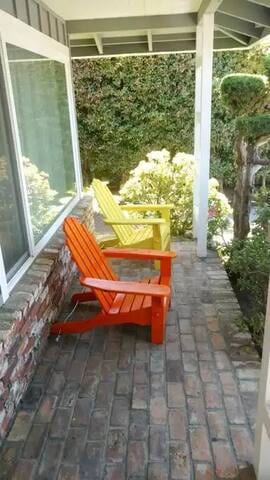 Steps to Sunny Cove Beach! Starbucks, WiFi, Kidfun