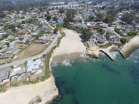 Steps to Sunny Cove Beach! Starbucks, WiFi, Kidfun