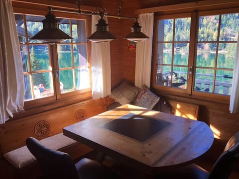 Chalet mit Seeblick, Jacuzzi, Sauna und Garten