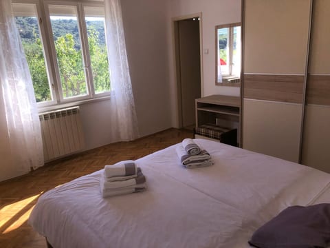 Erdgeschosswohnung mit Terrasse für sechs Person
