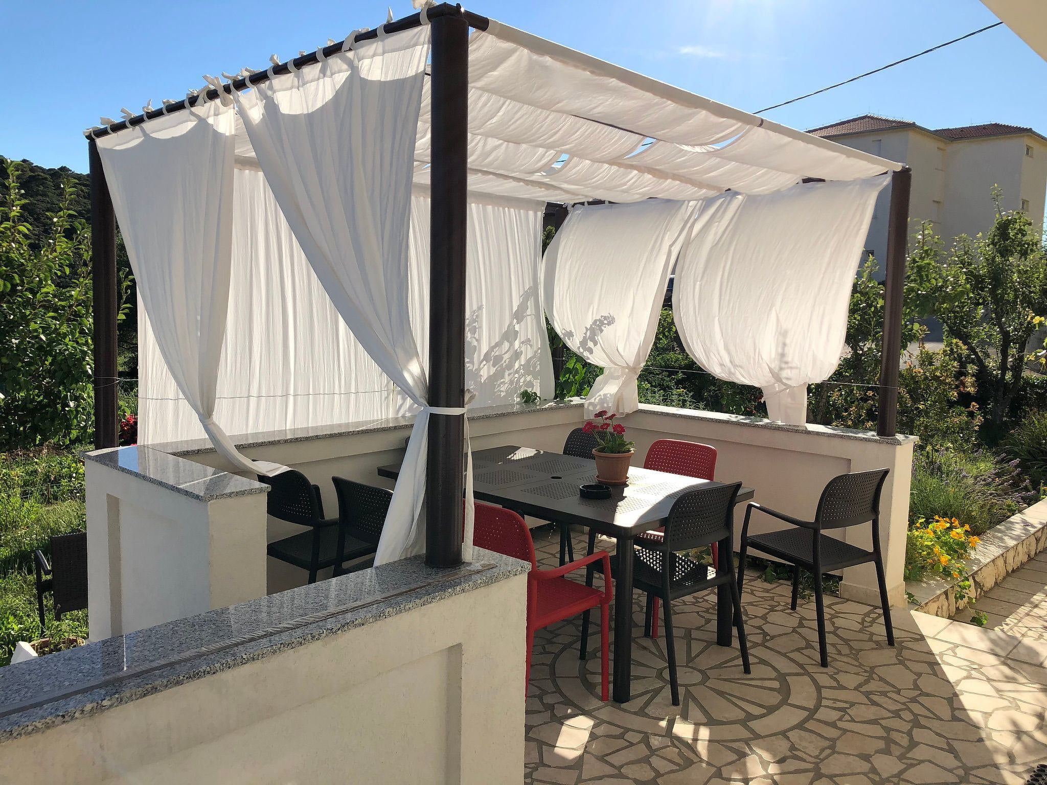 Erdgeschosswohnung mit Terrasse für sechs Personen
