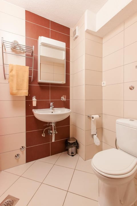 Appartment für 2 Personen mit Pool, Okrug Gornji