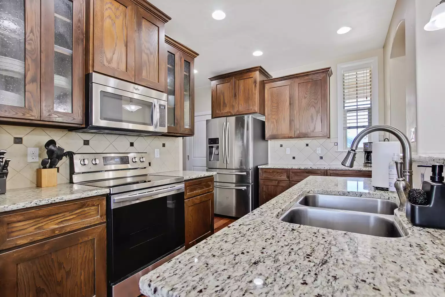 beautiful-5-bedroom-home-with-hot-tub-sleeps-16/