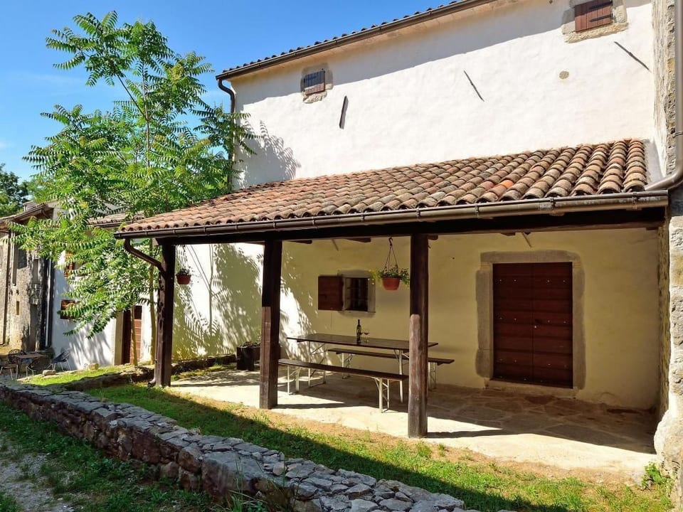 Steinhaus Kotli - Buzet