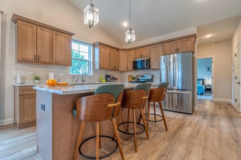 Cook , connect and savor meals ina space where modern kitchen meets no fuss chilling.