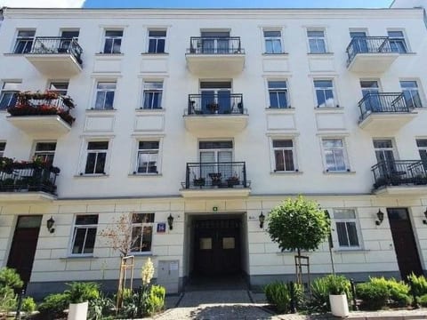 BESSERER PLATZ: Klassisches Warschau