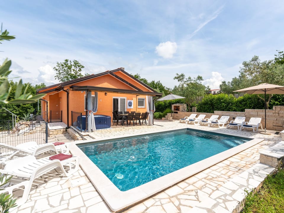 Villa Pendolina con piscina privata e Jacuzzi - Brtonigla
