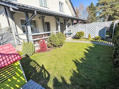 Villa Kacper mit privatem Garten, Terrasse und Grill