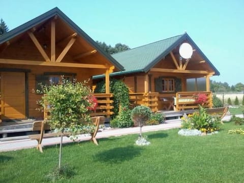 in Rusinowo mit Terrasse und Garten