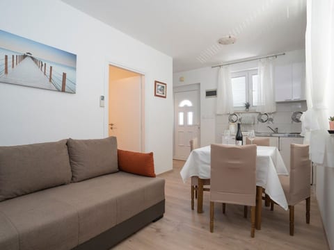 Angenehmes Apartment in Sveti Filip I Jakov mit privatem Parkplatz