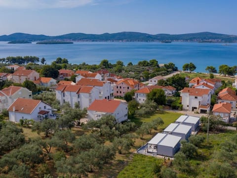 Angenehmes Apartment in Sveti Filip I Jakov mit privatem Parkplatz