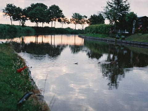 direkt am Kanal