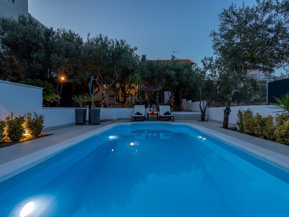Geräumiges Ferienhaus mit Terrasse und Garten - Stari Grad