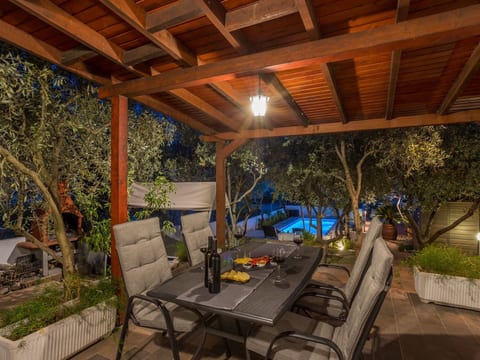 Geräumiges Ferienhaus mit Terrasse und Garten