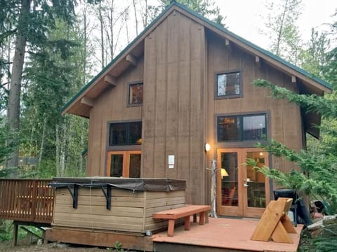 Gemütliche und rustikale Hütte mit Whirlpool und Haustieren OK
