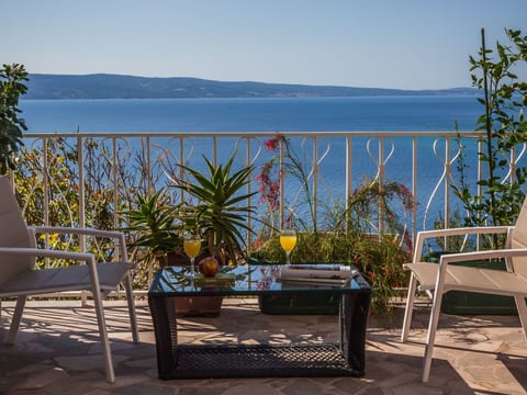 Große Wohnung in Omis mit Terrasse und Meerblick