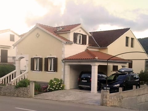 Wohnung im Hochparterre
