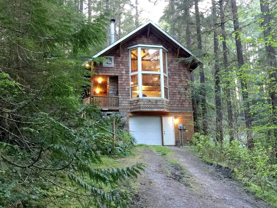 Gemütliche Hütte mit Whirlpool, Wi-Fi und Haustieren OK - Deming