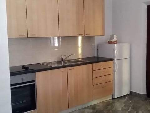 Wohnung in Žrnovo mit kostenlosem Parkplatz