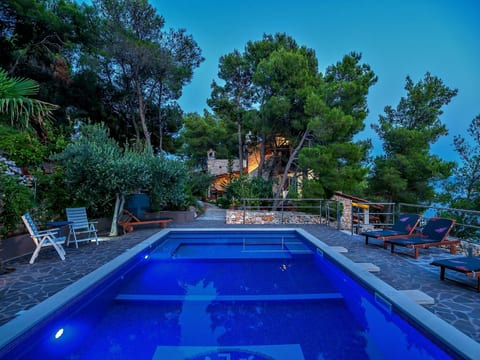 Hidden Heaven Private Resort - Beheizter Pool
