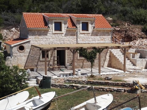 Steinhaus am Wasser - OFF THE GRID ESCAPE