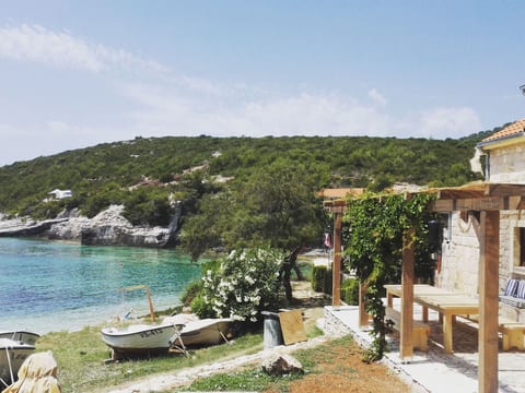 Steinhaus am Wasser - OFF THE GRID ESCAPE