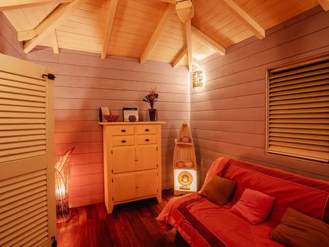 Cabane Aux Etoiles Au Jardin des Colibris (Sternenhütte im Garten der Hummingbi