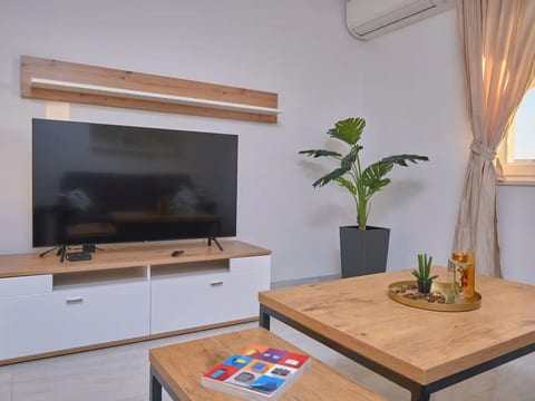 M Ganze Etage in einem geräumigen Haus mit Pool