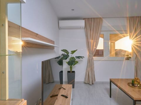 M Ganze Etage in einem geräumigen Haus mit Pool