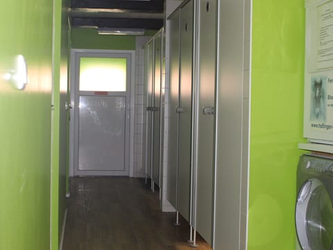 Handwerkerwohnung mit 4 günstigen Einzelzimmern
