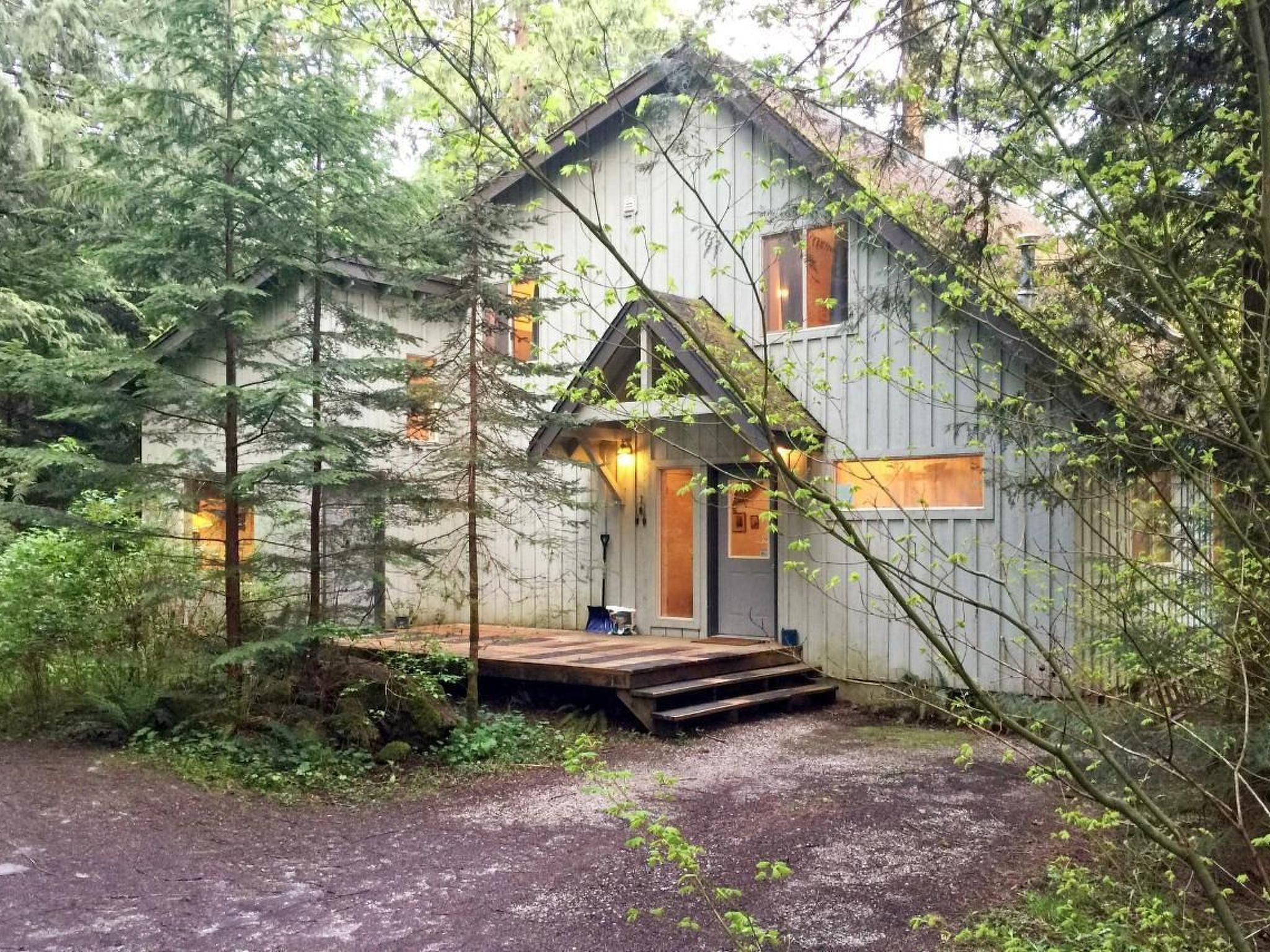 Hütte am Fluss mit Sauna, Whirlpool, Haustiere OK