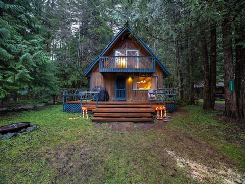 Rustikale Hütte mit Holzofen, Whirlpool, Haustie