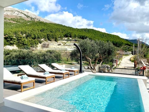Villa mit beheiztem Infinity-Pool und Massagedüsen