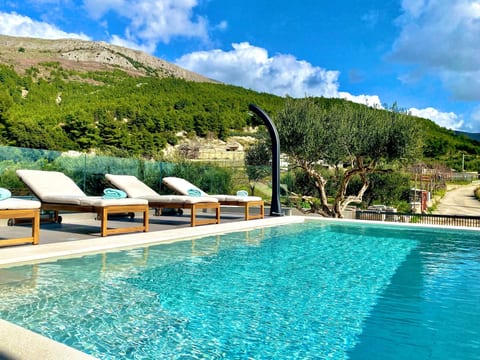 Villa mit beheiztem Infinity-Pool und Massagedüsen