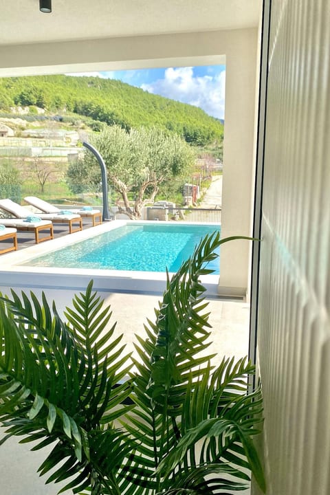 Villa mit beheiztem Infinity-Pool und Massagedüsen
