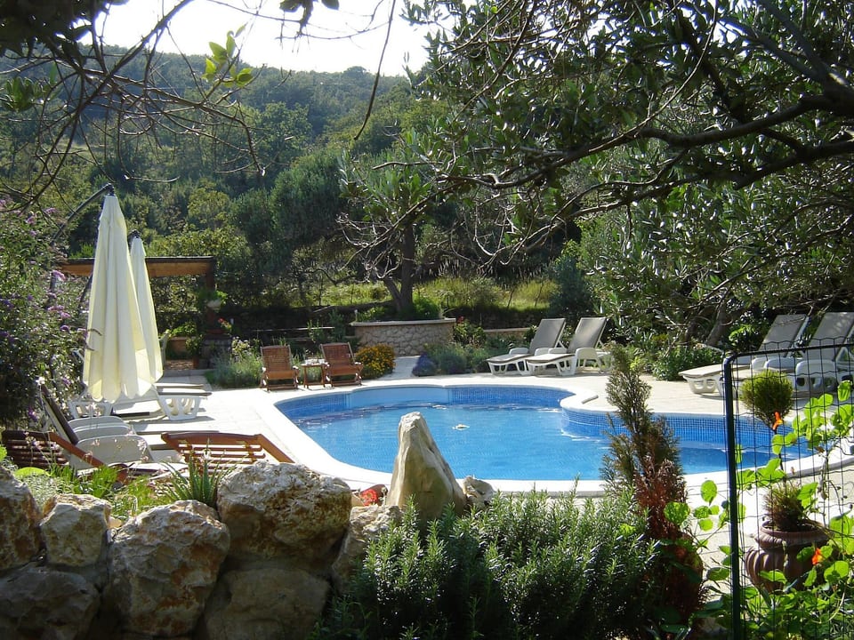 Violet con piscina - Banjol