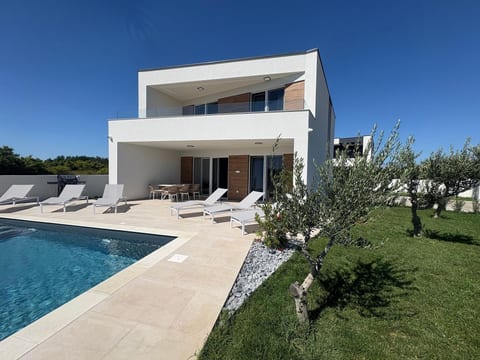Neue Villa Angelo mit Sauna und beheiztem Pool